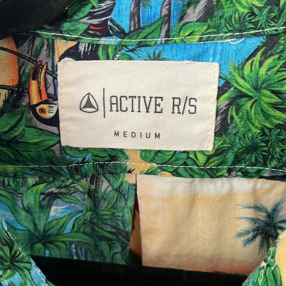 Active button down short sleeve casual tropical Hawaiian parrots palm trees sz M - Picture 3 of 11